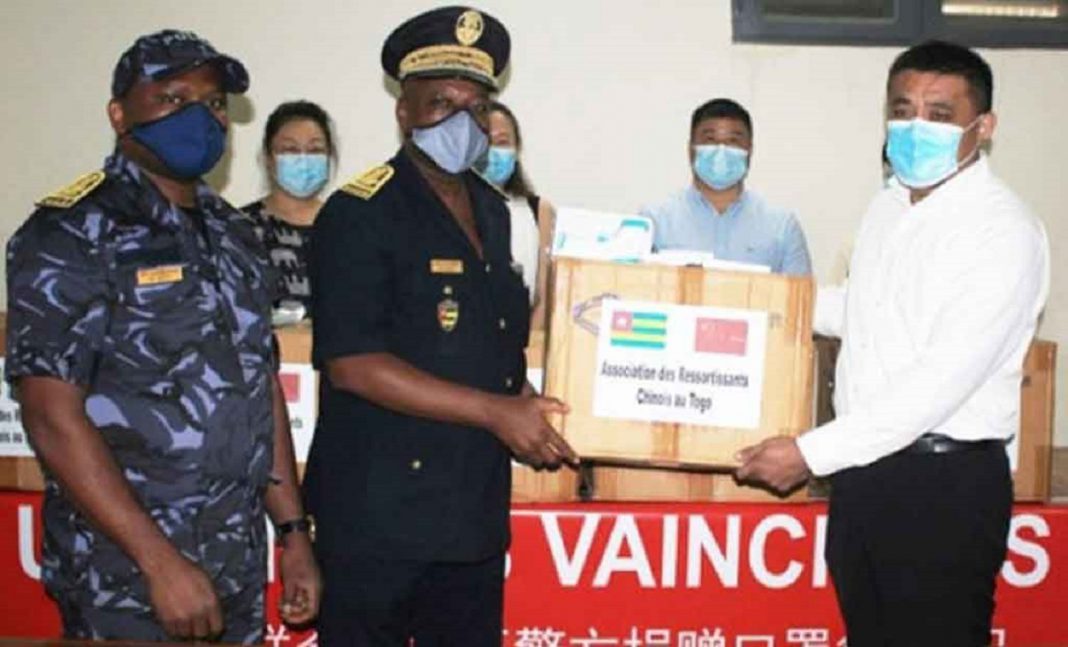 Les Chinois au Togo : Don de 10 000 masques pour la Police Nationale