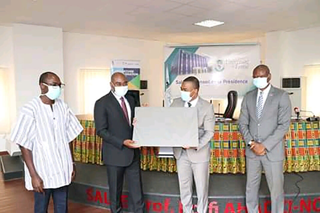 Le PNUD appui l'Université de Lomé avec des matériels informatiques