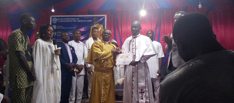 Célébration des 20 ans de l'Eglise de la Restauration par l'Amour du Christ l'Apôtre Gaétan Domon honoré pour son ministère