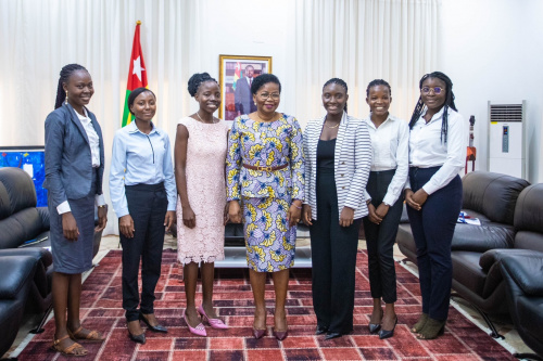 Le Premier Ministre togolais rencontre des lauréates du 